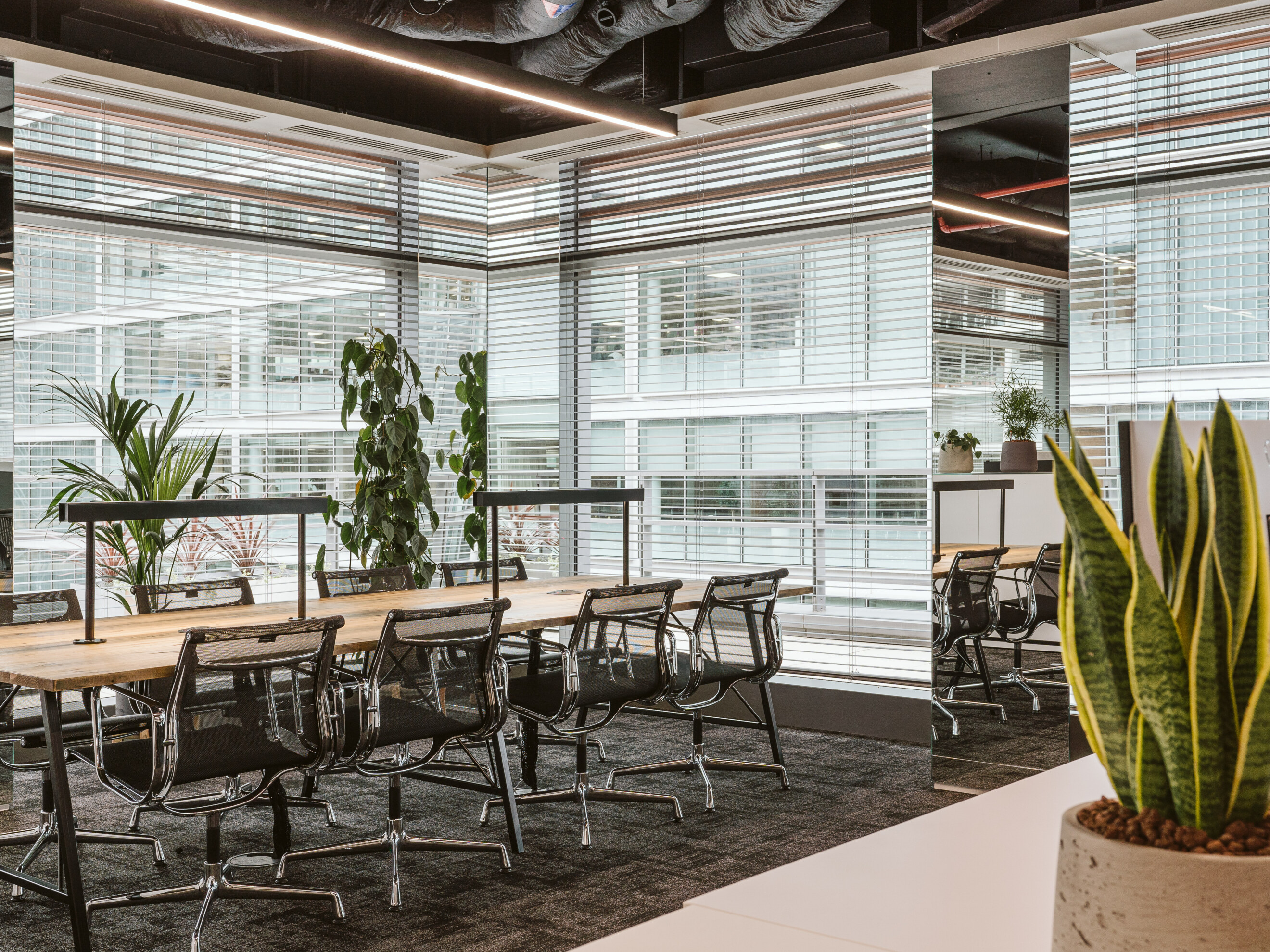 8 Trends Shaping the Future of Workplace Design | Oktra