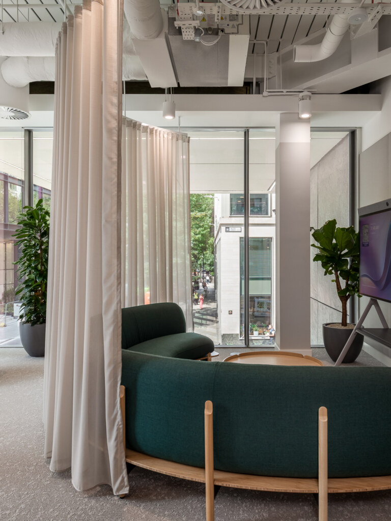 Office-fit-out-for-financial-firm-PRI-9-aspect-ratio-1980-2640