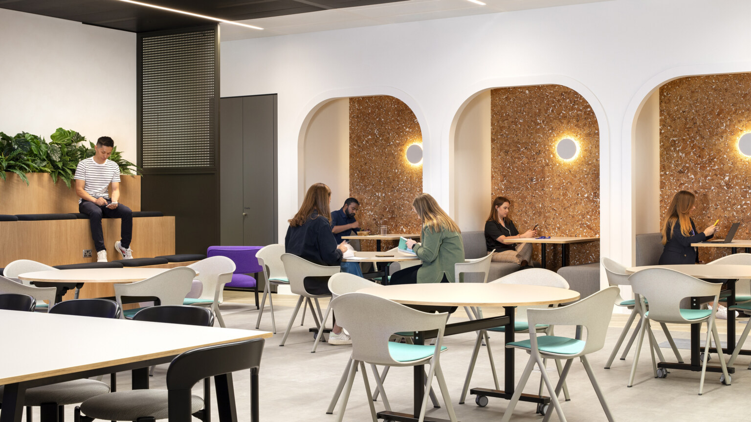 Office-fit-out-in-London-by-Oktra-for-Paysafe-11-aspect-ratio-3840-2160