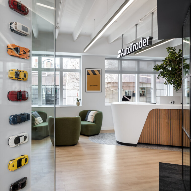 AutoTrader-2-MidRes-aspect-ratio-1728-1728