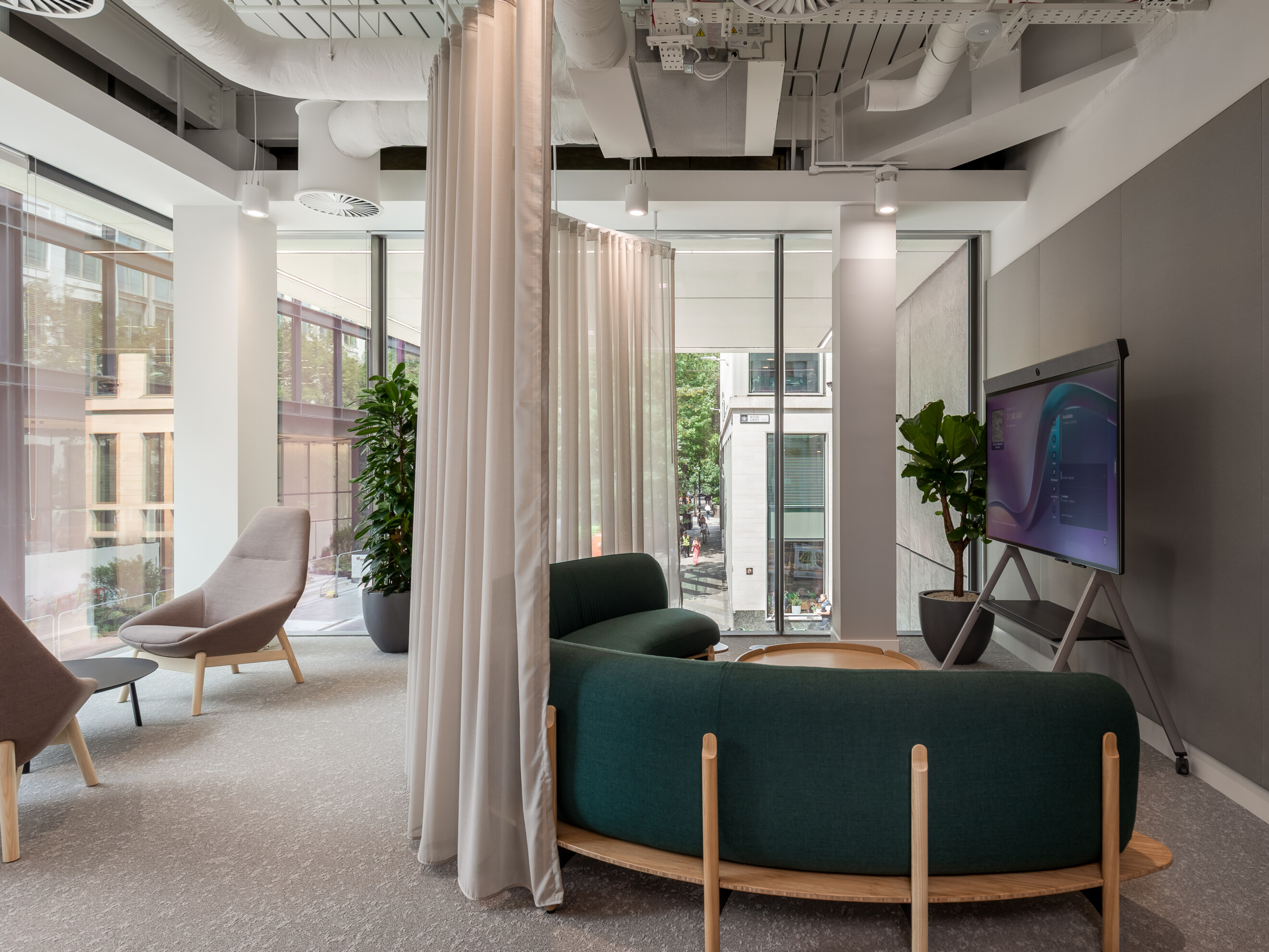Noise, Focus & Flexibility: Designing Workplaces for Everyone | Oktra
