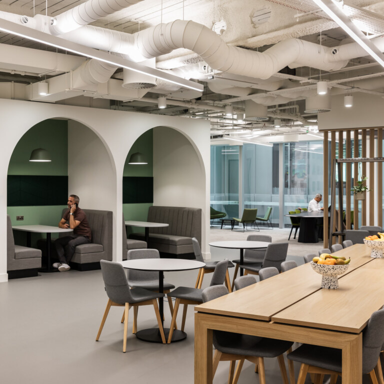 Office-fit-out-for-financial-firm-PRI-16-aspect-ratio-1728-1728