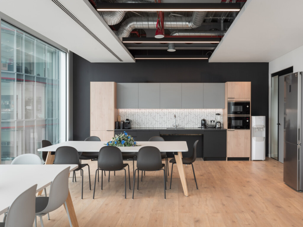 Shinhan-Bank-Office-Design-London-19-aspect-ratio-2640-1980