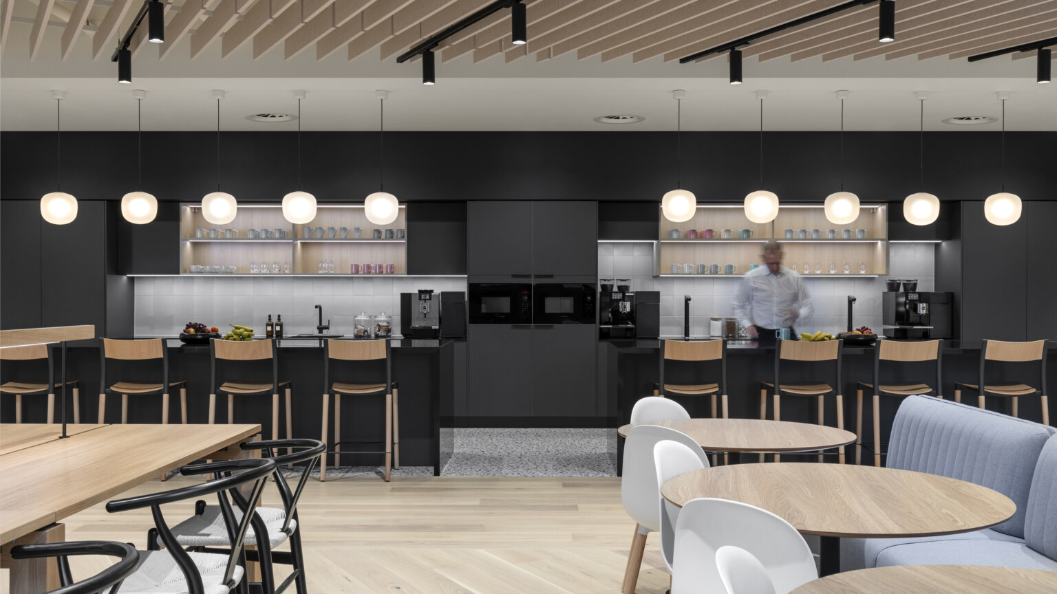 Workplace-Design-for-Finance-Firm-Acrisure-6-aspect-ratio-3840-2160