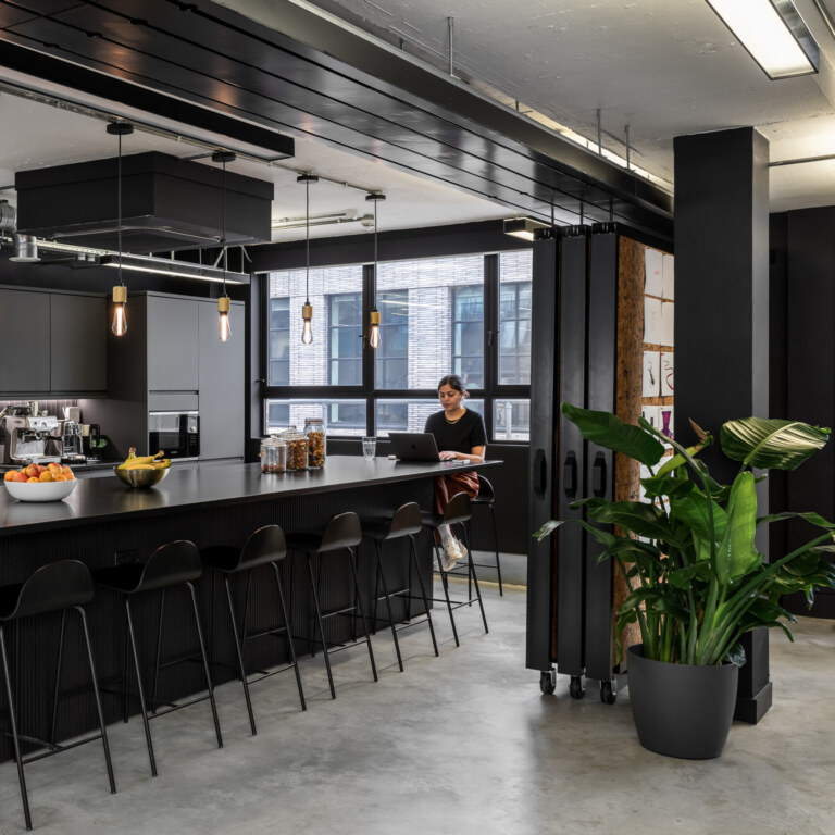 GoogleYouTubeCreatorStudio-6-MidRes-aspect-ratio-1728-1728