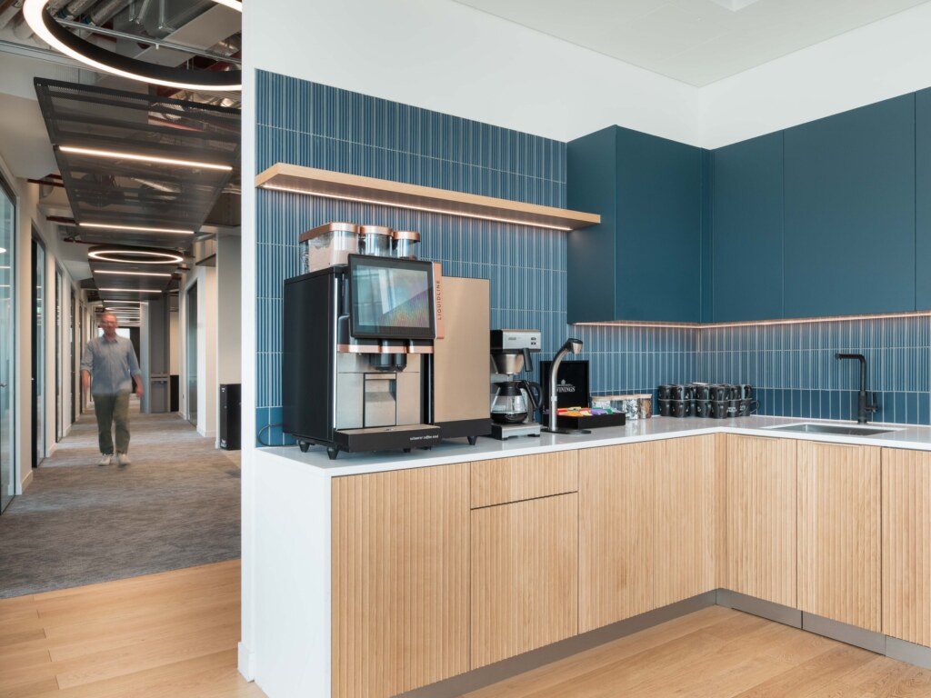 082502-FaegerDrinker-Oktra-9-aspect-ratio-2640-1980