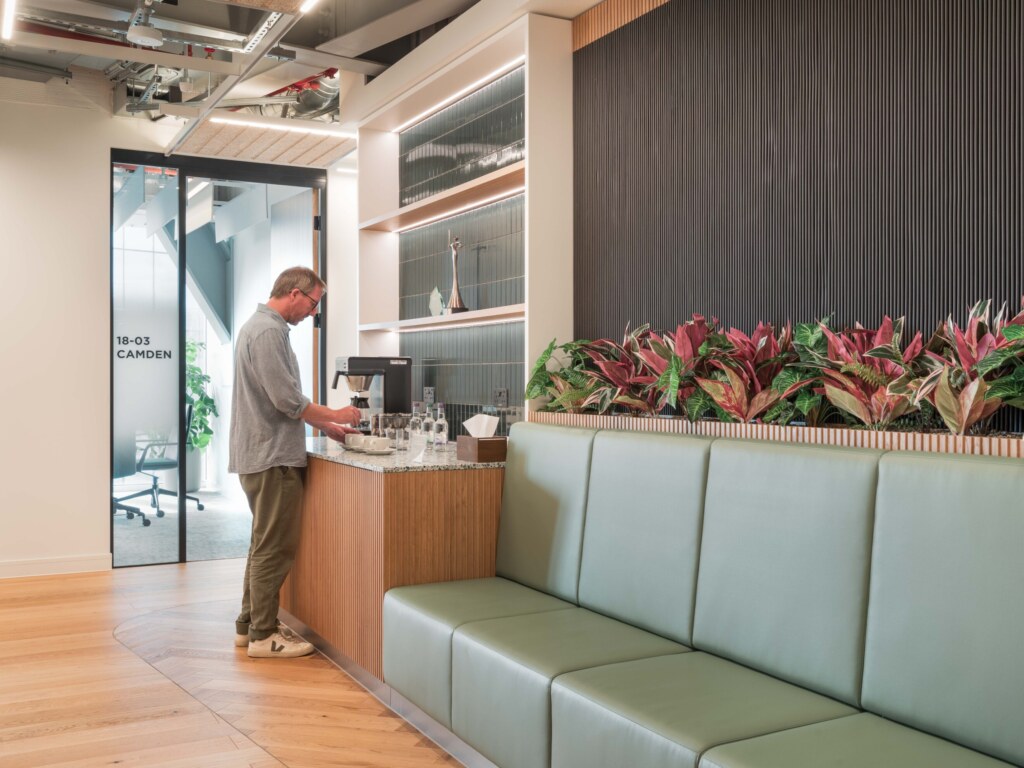 082502-FaegerDrinker-Oktra-22-aspect-ratio-2640-1980