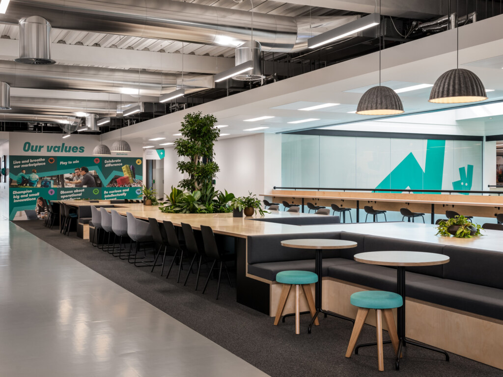 Deliveroo-8-MidRes-aspect-ratio-2640-1980