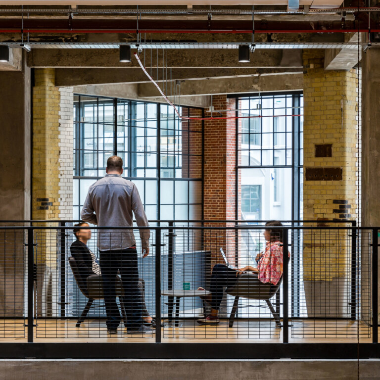 PhotoboxGroup-173-HighResBlurred_2640x1980_acf_cropped-aspect-ratio-1728-1728