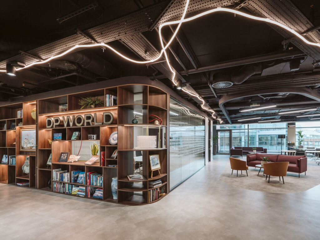 230201-DP-World-51-aspect-ratio-2640-1980