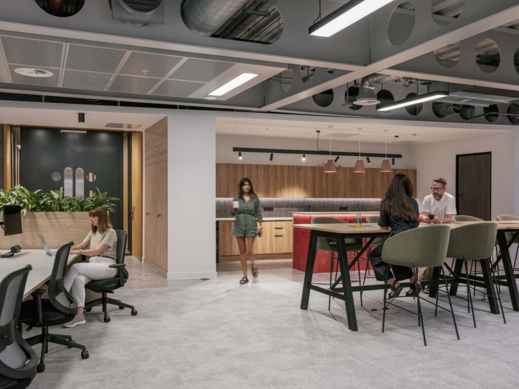 ©Luca-Piffaretti_Oktra-Matillion_Print_0017-copy-aspect-ratio-2640-1980