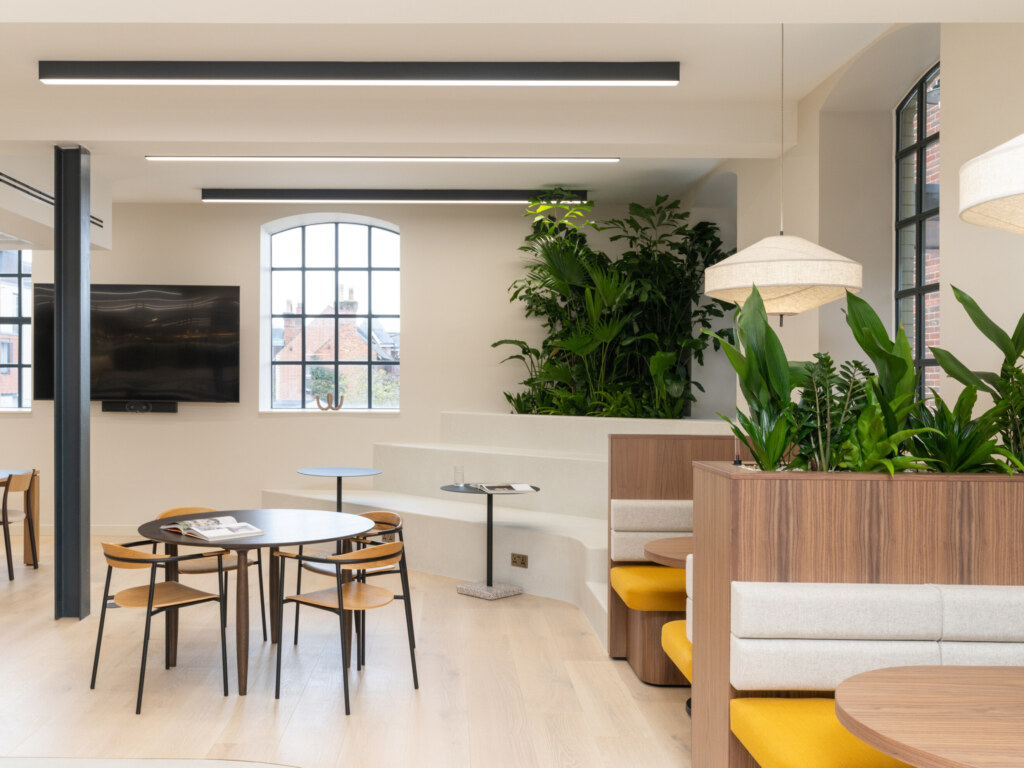 241104-Oktra-Bottleworks-23-aspect-ratio-2640-1980