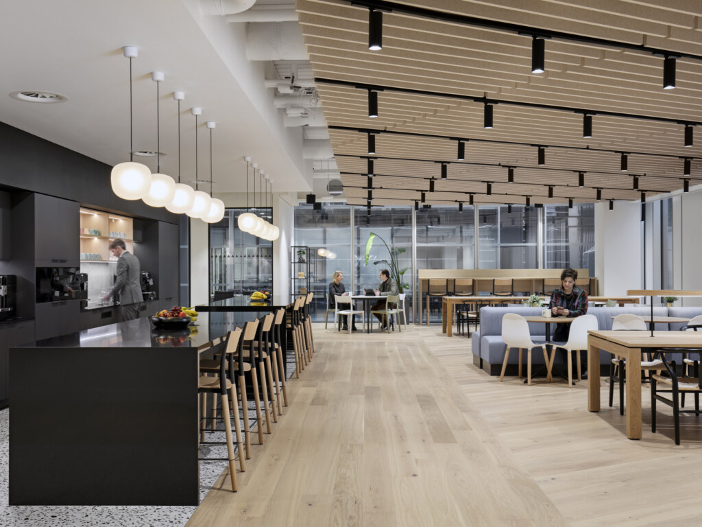 Workplace-Design-for-Finance-Firm-Acrisure-4-aspect-ratio-2640-1980