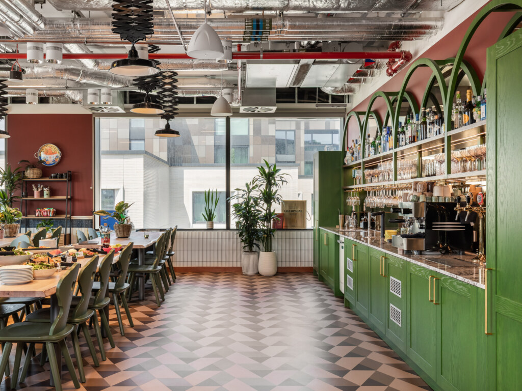 Office-Fit-Out-for-Global-Software-Company-2-aspect-ratio-2640-1980