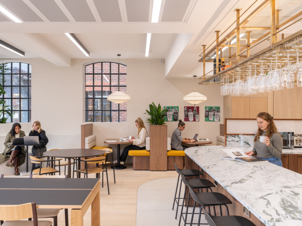 241104-Oktra-Bottleworks-63-aspect-ratio-2640-1980