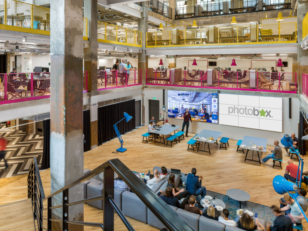 PhotoboxGroup-158-HighResBlurred-aspect-ratio-2640-1980