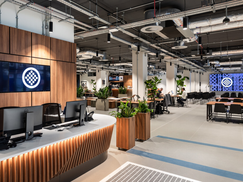 TheAmp-Confetti-29-MidRes-aspect-ratio-2640-1980