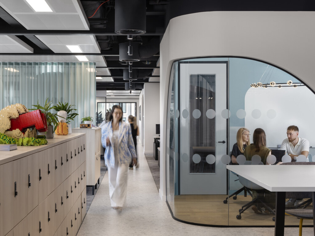 Oktra-LOW-RES-Merlin-013-aspect-ratio-2640-1980