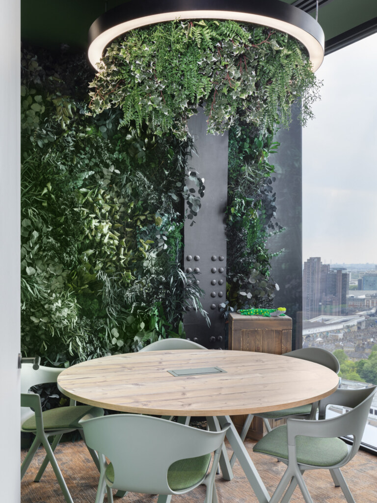 Oktra-Merlin-020-aspect-ratio-1980-2640