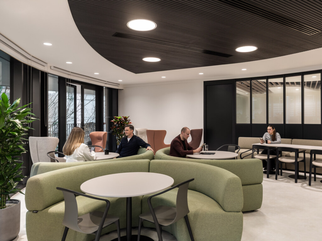 HaynesBoone-18-MidRes-aspect-ratio-2640-1980