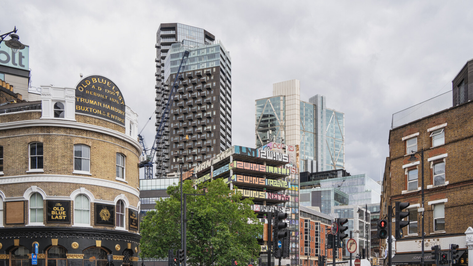 Carpark-Crossing-aspect-ratio-3840-2160