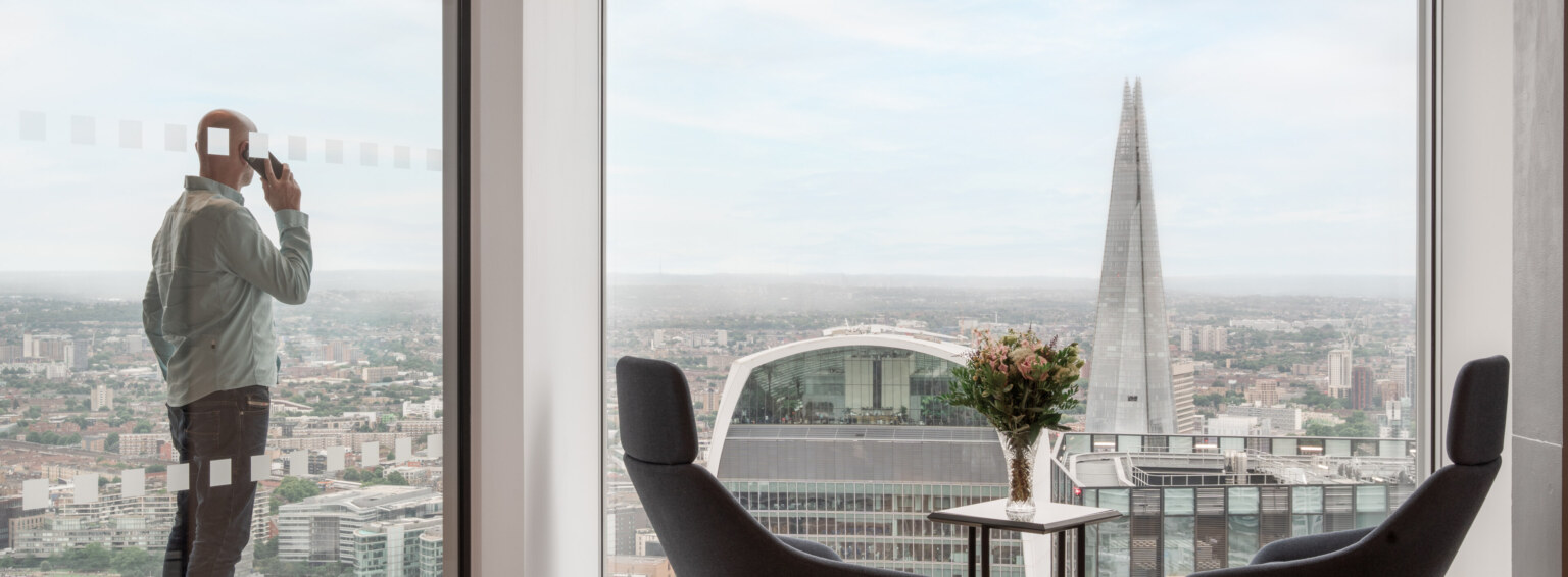 Shinhan-Bank-Office-Design-London-22-aspect-ratio-3840-1414