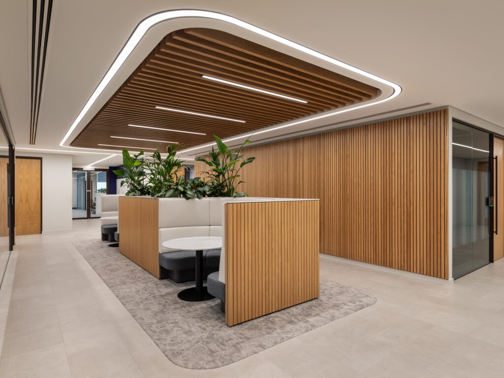 Insurance-Firm-London-2-MidRes-aspect-ratio-2640-1980
