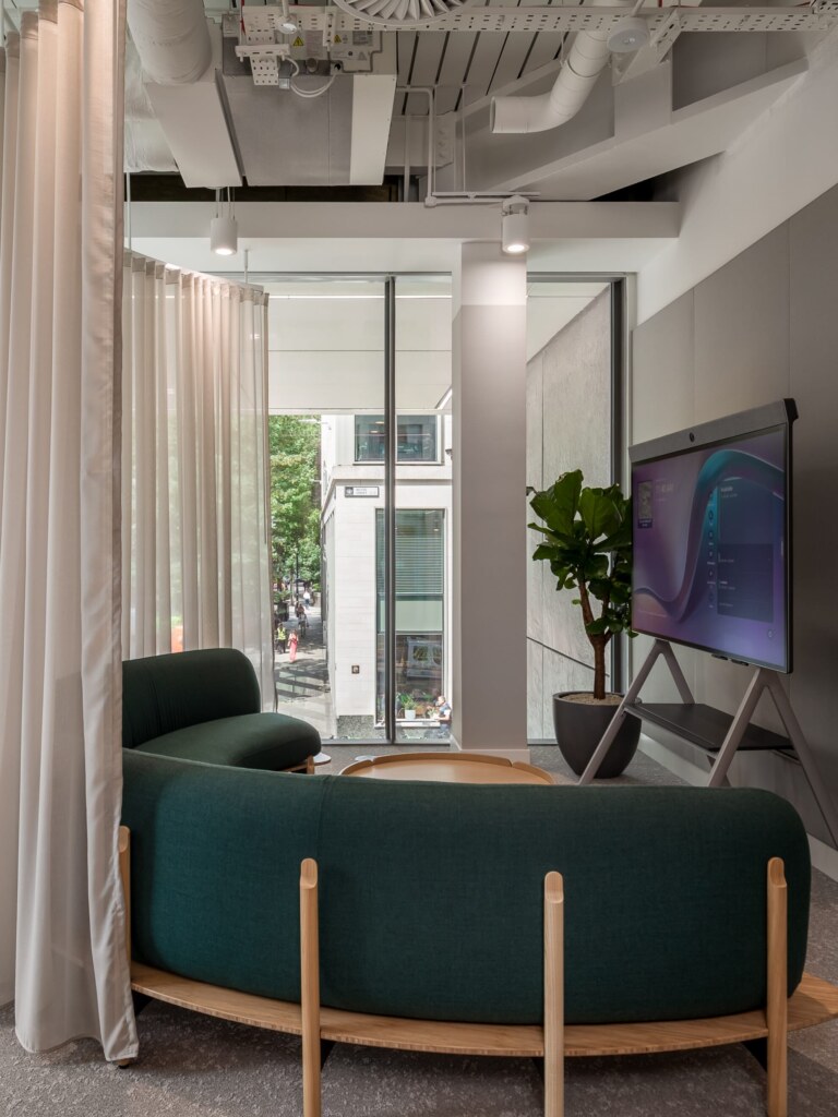 Office-fit-out-for-financial-firm-PRI-9-aspect-ratio-1980-2640