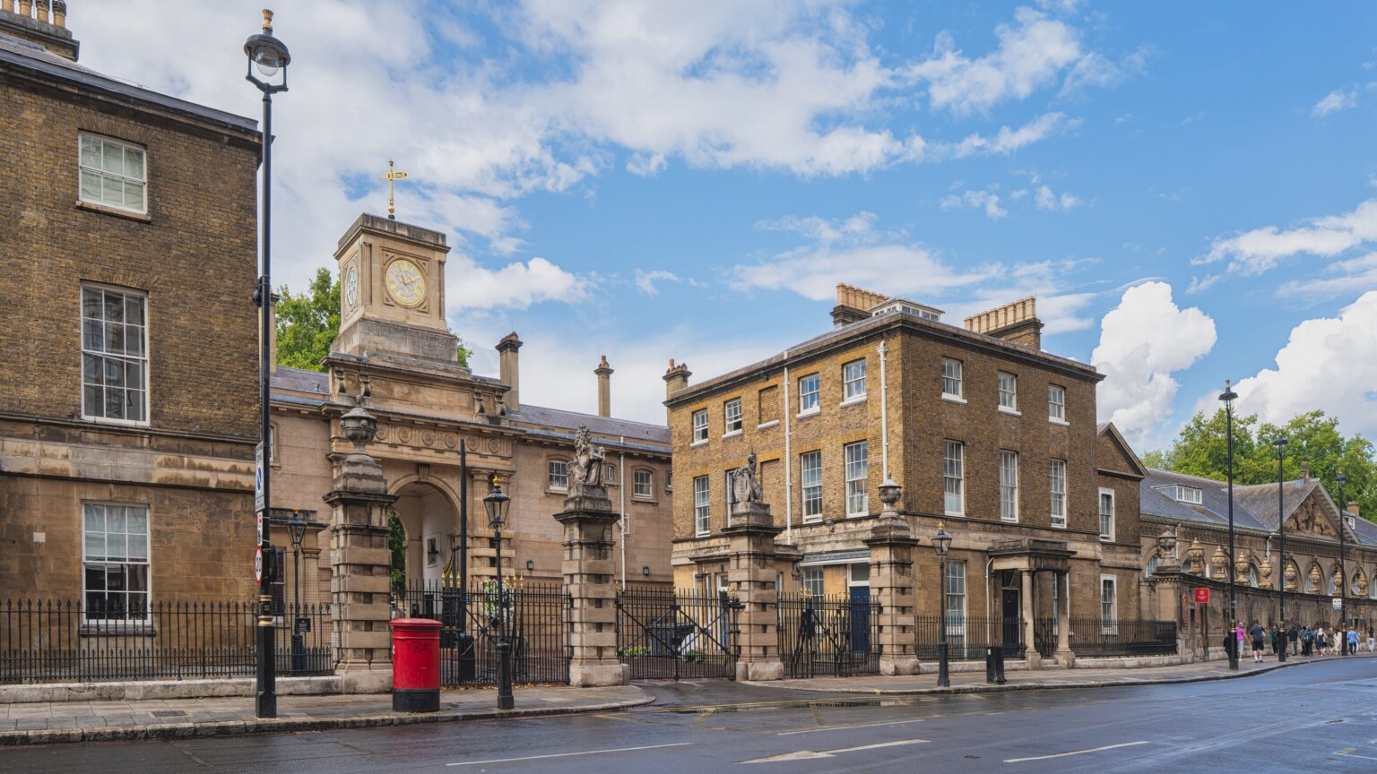 Buckingham-Palace-Road-aspect-ratio-3840-2160